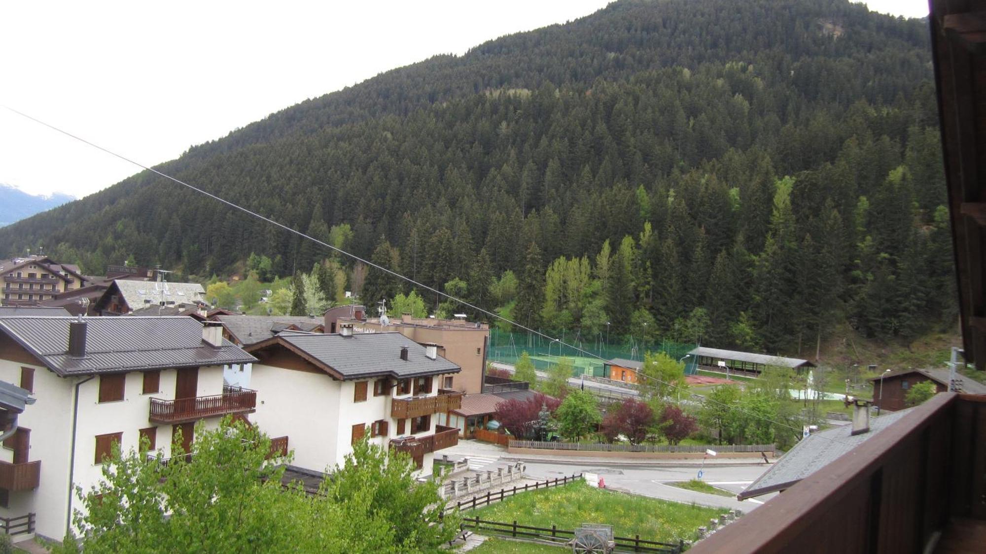 Appartamento Casa Grazia Isolaccia Esterno foto